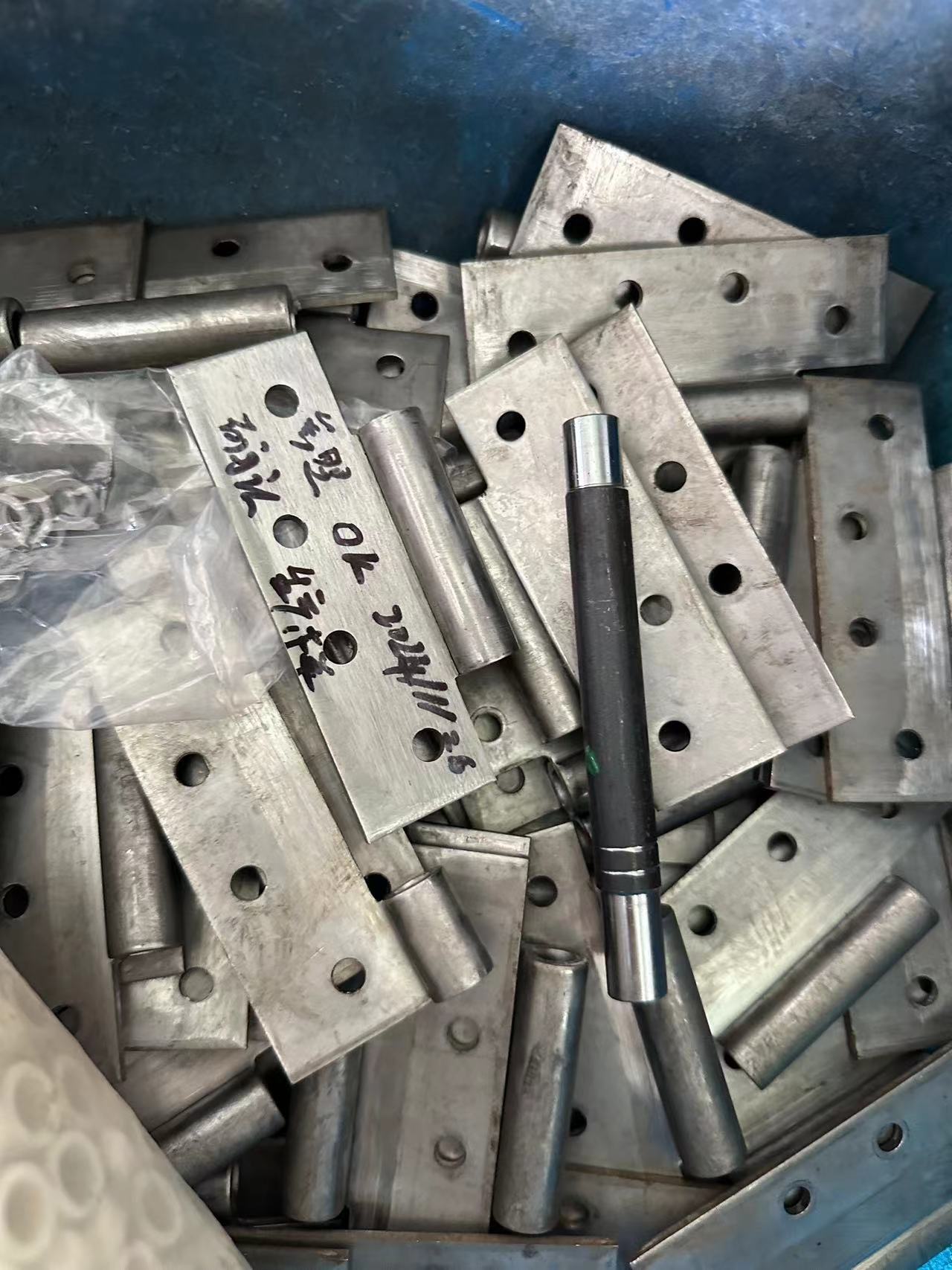 Como instalar dobradiças de mola em uma porta de tela, dobradiças ocultas e portas de armário